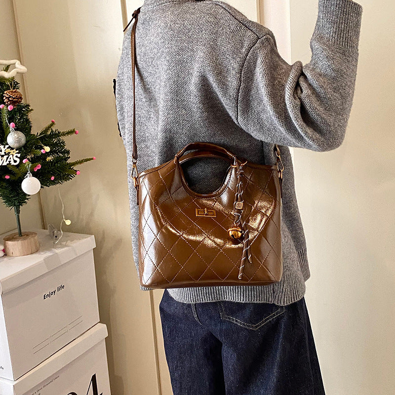 Damen modische Handtasche mit elegantem Steppmuster und abnehmbaren Anhänger Nord Taschen