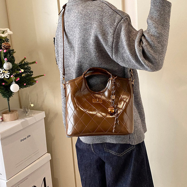 Damen modische Handtasche mit elegantem Steppmuster und abnehmbaren Anhänger Nord Taschen