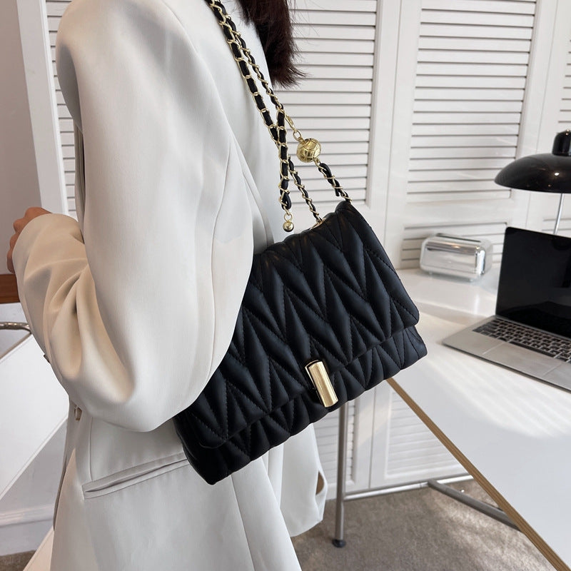 Damen elegante Umhängetasche mit Steppdesign und goldenen Akzenten Nord Taschen