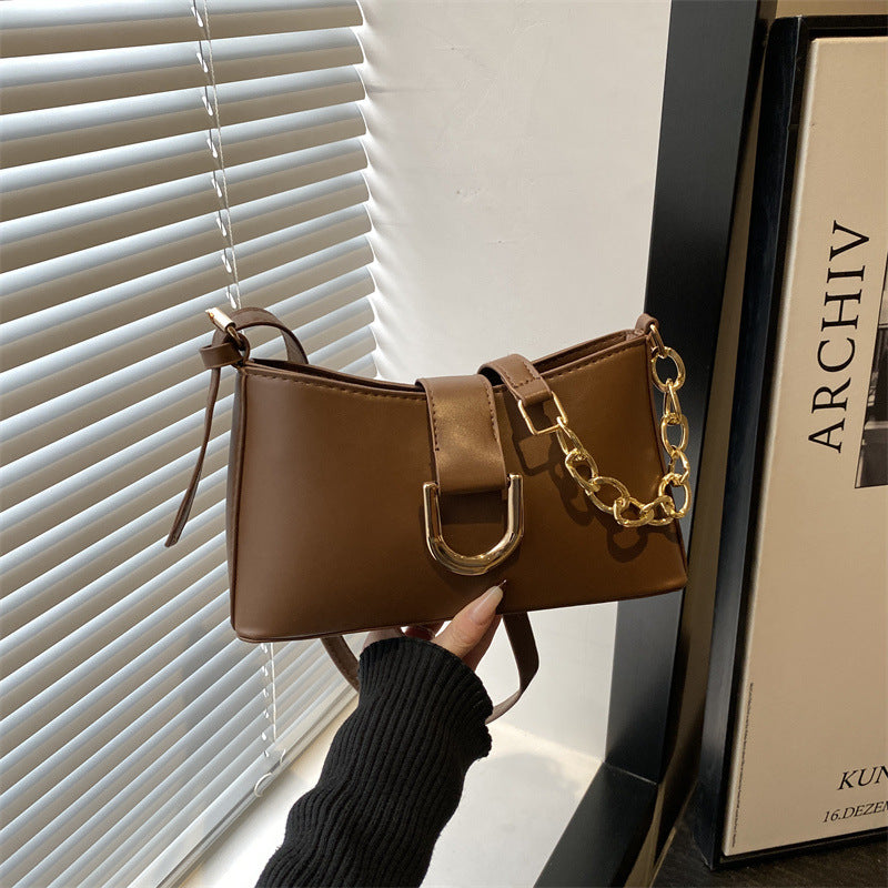 Damen Umhängetasche mit modischem Kettenverschluss und strukturiertem Design Nord Taschen