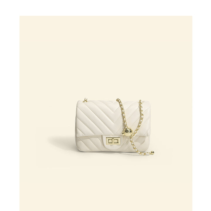 Damen Schultertasche mit elegantem Faltendesign und hochwertiger Kettenapplikation Nord Taschen