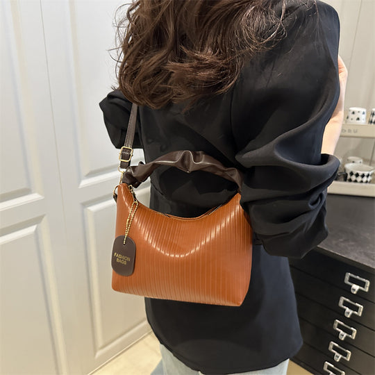Damen Schultertasche mit strukturiertem Design und weichem Tragegriff Nord Taschen