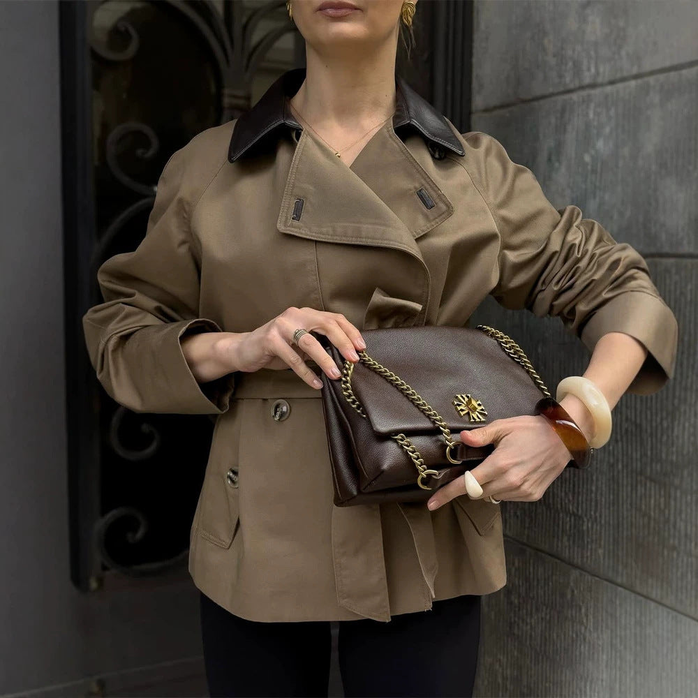 Damen Kurztrenchjacke mit taillierter Silhouette, Bindegürtel und kontrastkragen Nord Taschen