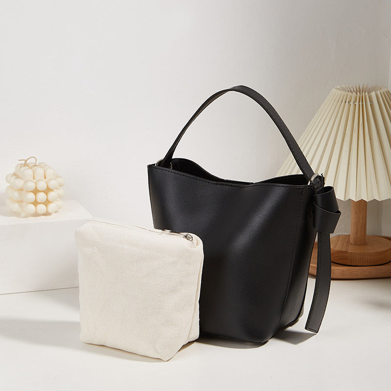 Damen Hobo-Tasche mit minimalistischer Silhouette und verstellbarem Schulterriemen Nord Taschen