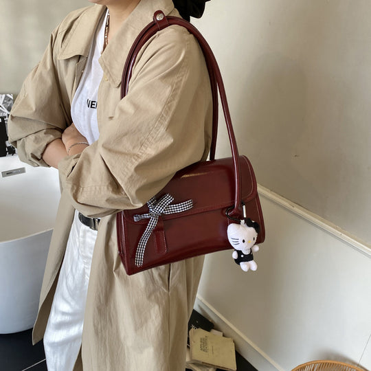 Damen Handtasche mit elegantem Tragegriff und stilvollem Klappenverschluss Nord Taschen