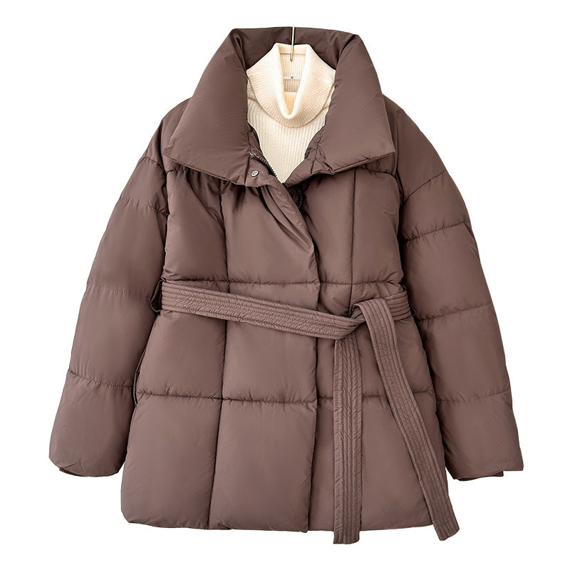 Damen nan taillierte Steppjacke mit breitem Stehkragen, gesteppter Bindegürtel und Rippenbündchen Nord Taschen