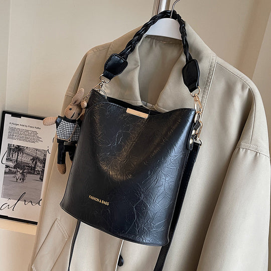 Damen Schultertasche aus hochwertigem Kunstleder mit geflochtenem Detail Nord Taschen