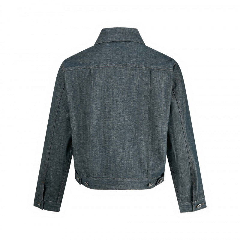 Herren Kurz geschnittene Jeansjacke mit vertikalen Biesen, Pattentaschen und kastiger Silhouette Nord Taschen