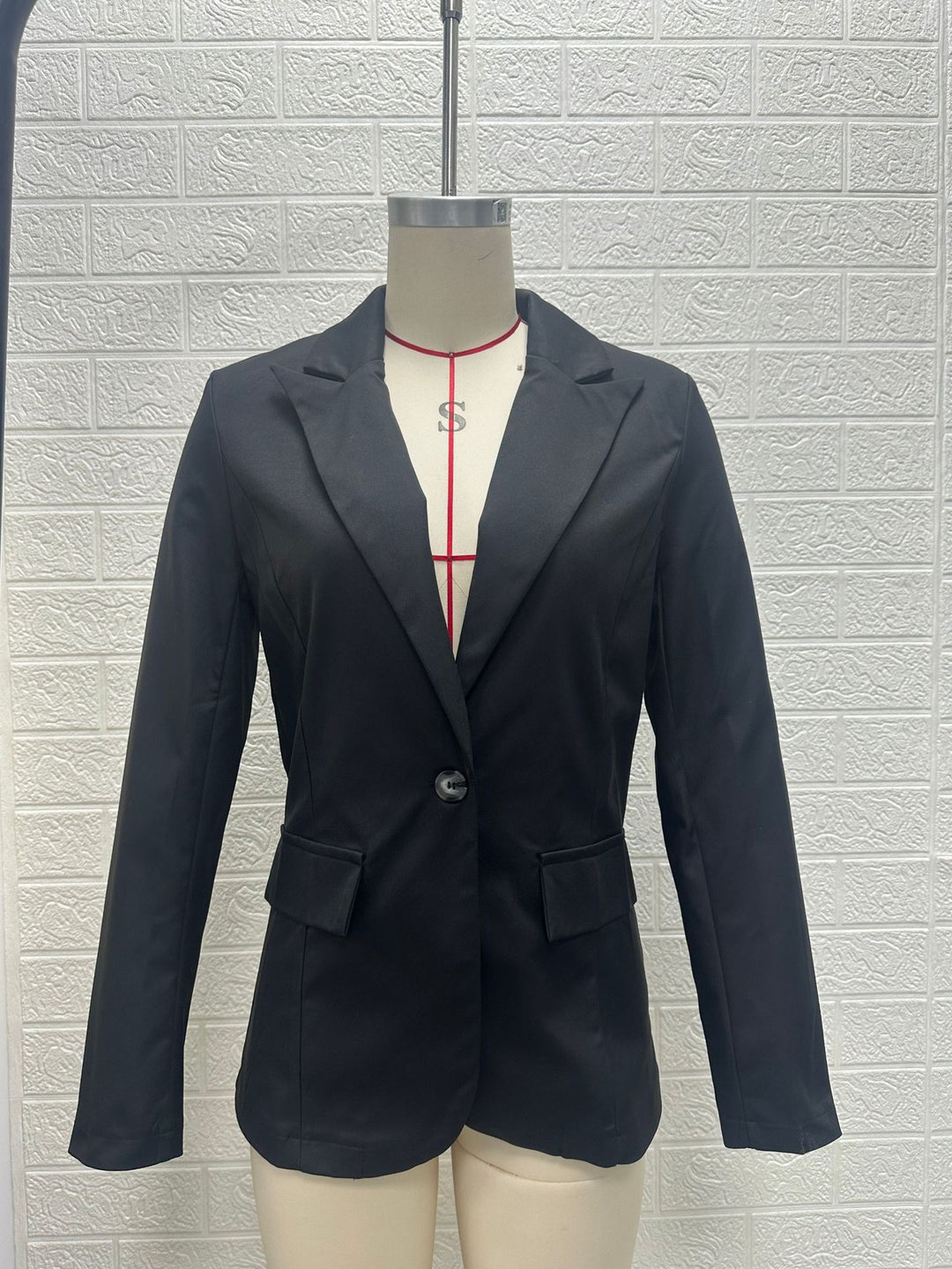 Damen Taillierter Ein-Knopf-Blazer mit Pattentaschen und schmaler Silhouette Nord Taschen