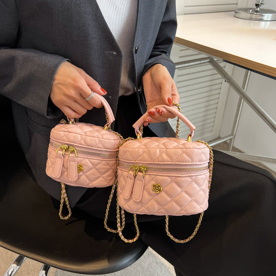 Damen Mini-Tasche im eleganten Steppdesign mit goldenen Akzenten | Nord Taschen