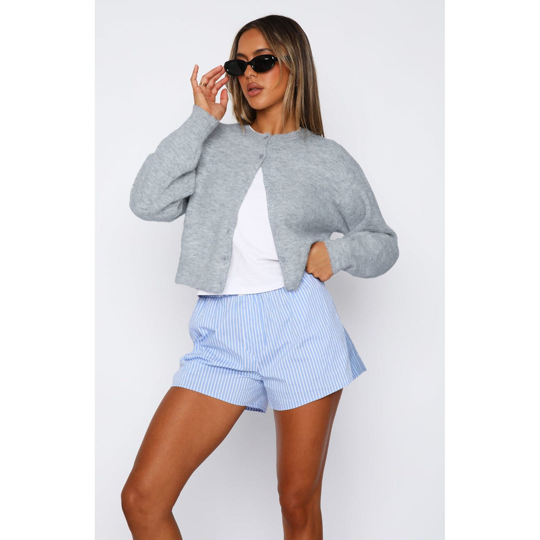Damen Kurzgeschnittene Strickjacke mit verdeckter Knopfleiste und Ballonärmeln Nord Taschen