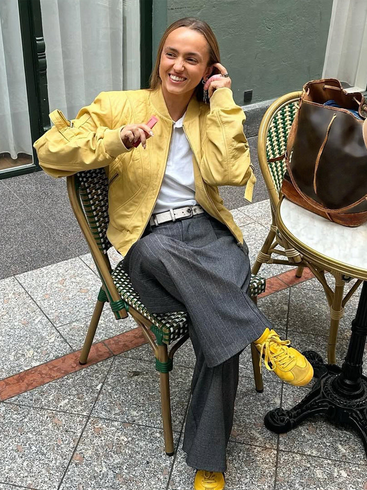 Damen Kurz‑Bomberjacke im Boxy‑Cut mit markanten Nahtdetails, Reißverschlusstaschen und gerippten Bündchen Nord Taschen