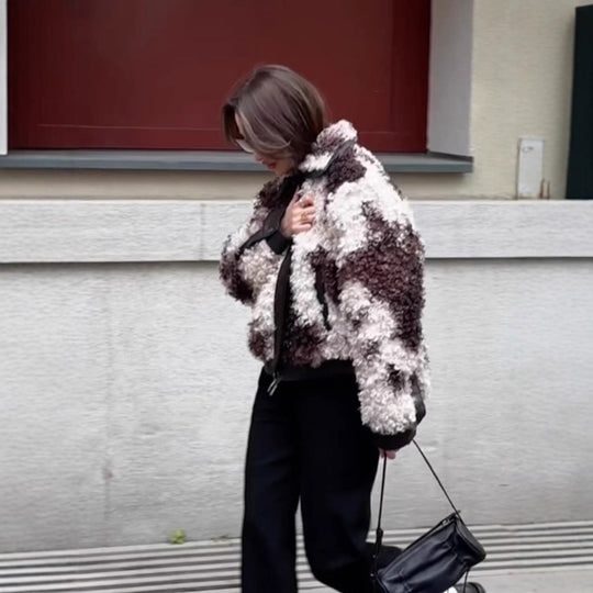 Damen Kurzblouson aus lockigem Bouclé‑Fauxfur mit Lederoptik‑Besatz Nord Taschen