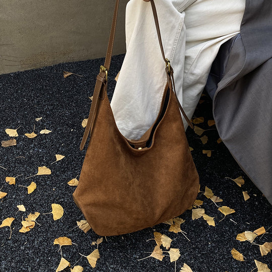Damen Hobo-Tasche aus feinem Wildleder mit verstellbarem Schulterriemen Nord Taschen