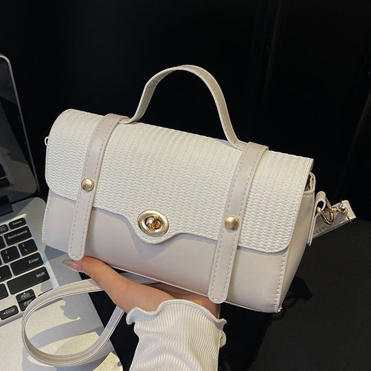 Damen Handtasche mit geflochtenem Design und eleganter Goldverzierung Nord Taschen