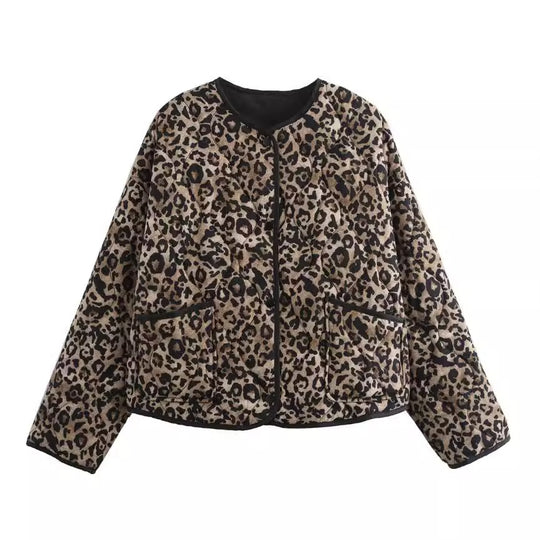 Damen 60+ gesteppte Kurzblousonjacke im Animalprint mit Rundhals und aufgesetzten Taschen Nord Taschen
