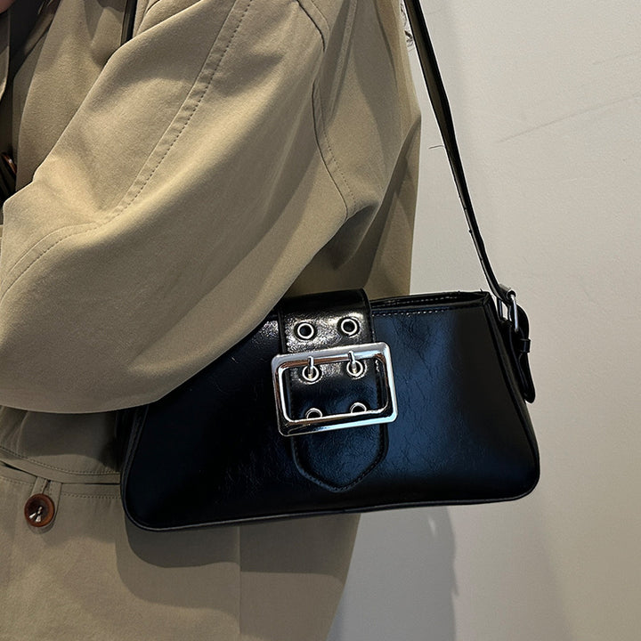 Damen Umhängetasche mit modernem Schnitt und praktischen Details Nord Taschen