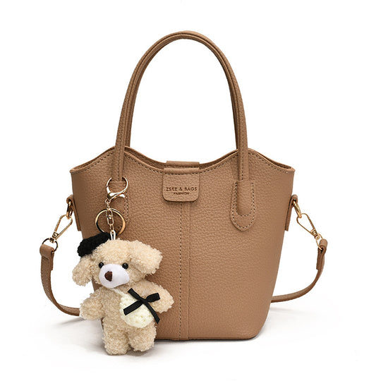 Damen Handtasche mit abnehmbarem Kunstfell-Anhänger Nord Taschen