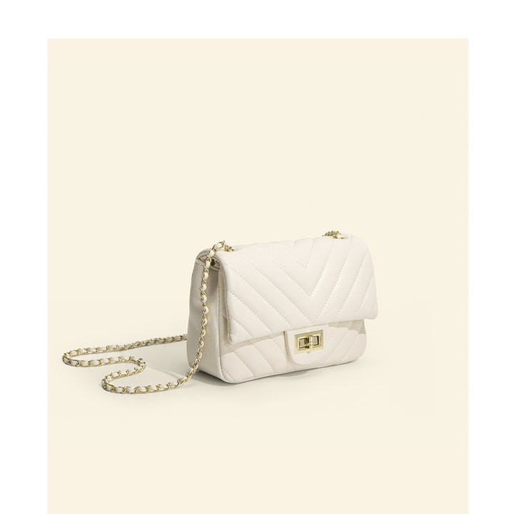 Damen Schultertasche mit elegantem Faltendesign und hochwertiger Kettenapplikation Nord Taschen