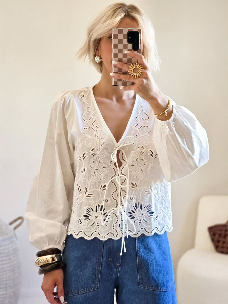 Damen Leichte Broderie-Anglaise-Spitzenbluse mit V-Ausschnitt, Bindeband und Ballonärmeln Nord Taschen