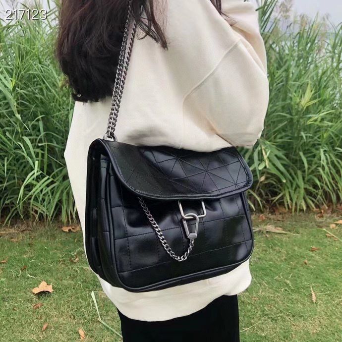 Damen Schultertasche mit elegantem Steppmuster und abnehmbarem Kettenriemen Nord Taschen