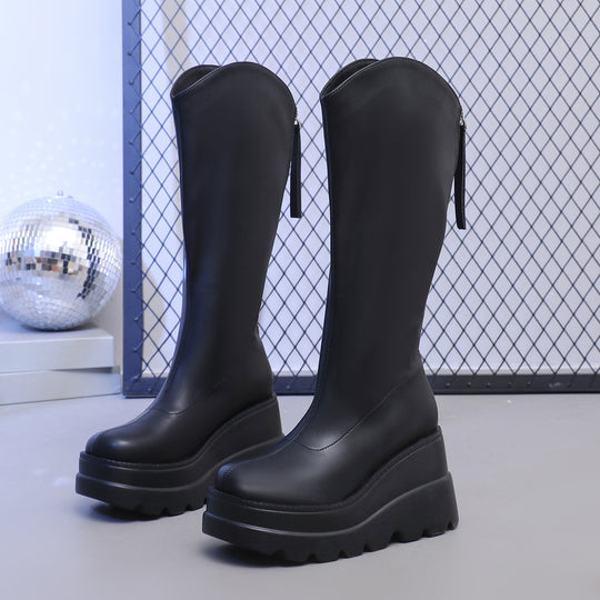 Damen Kniehohe Plateau‑Boots mit grober Lug‑Sohle, verdeckter Keilsohle und Seitenreißverschluss Nord Taschen