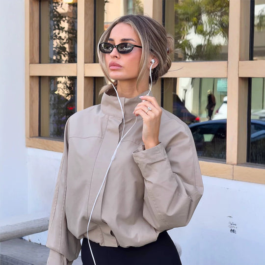 Damen Leichte Cropped-Utility-Jacke mit Stehkragen, verdeckter Knopfleiste und elastischem Saum Nord Taschen