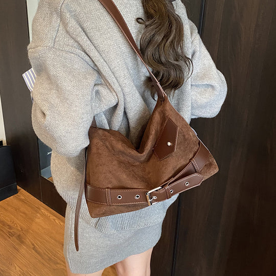 Damen Hobo-Tasche mit eleganten Velourslederelementen und praktischem Kordelzug Nord Taschen