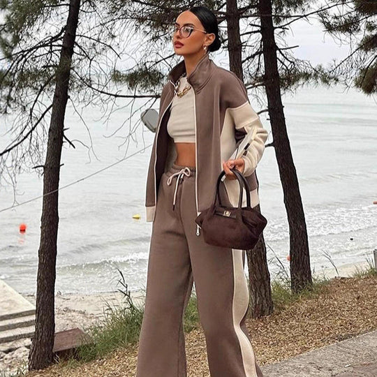 Damen athletisches Zweiteiler-Set aus strukturiertem Sweatstoff mit gekürzter Reißverschlussjacke und hochgeschnittener Jogginghose mit weitem Beinverlauf Nord Taschen
