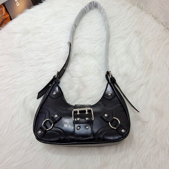Damen Hobo-Tasche mit moderner Faltenstruktur und eleganten Nietenakzenten Nord Taschen
