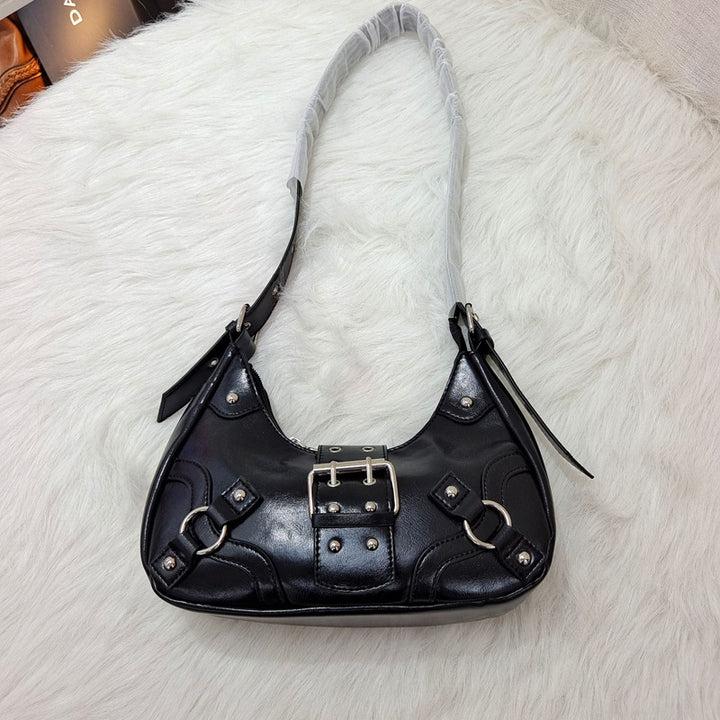 Damen Hobo-Tasche mit moderner Faltenstruktur und eleganten Nietenakzenten Nord Taschen