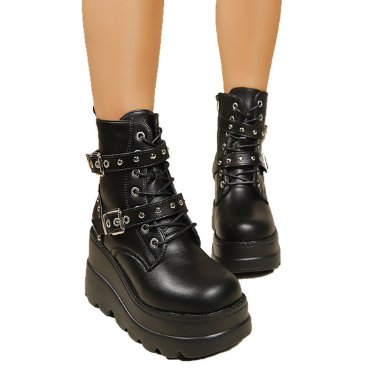 Damen Gepolsterte Plateau-Biker-Stiefeletten mit Schnallen und Nieten Nord Taschen