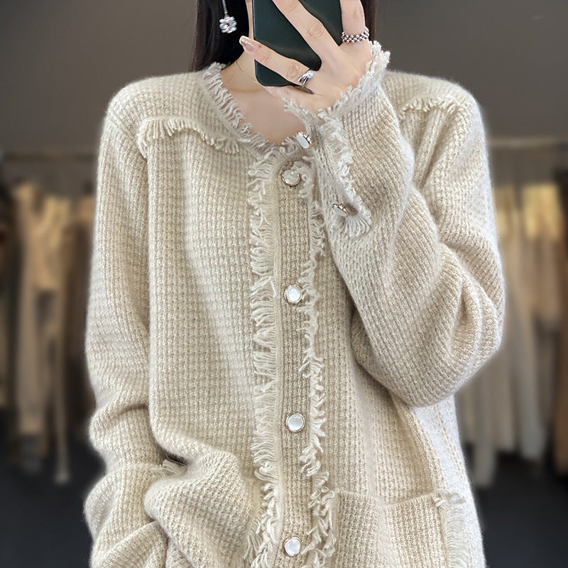 Damen Strickcardigan mit Fransenblende, Perlmuttknopfleiste und aufgesetzten Taschen Nord Taschen