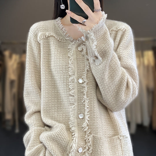 Damen Strickcardigan mit Fransenblende, Perlmuttknopfleiste und aufgesetzten Taschen Nord Taschen