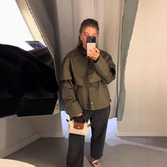 Damen Kurztrenchjacke mit Cape-Overlay und Oversize-Ärmeln Nord Taschen