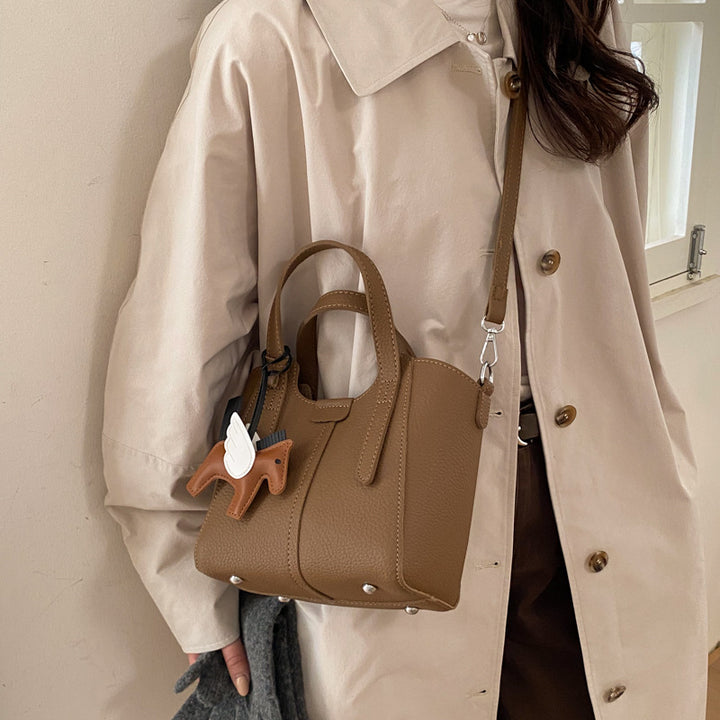 Damen Designer-Tasche mit verspieltem Pferde-Anhänger Nord Taschen