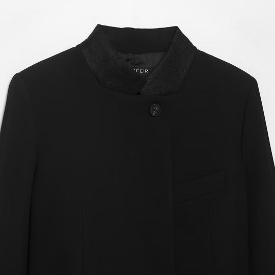 Damen Kurzblazer im Cropped‑Schnitt mit Stehkragen Nord Taschen