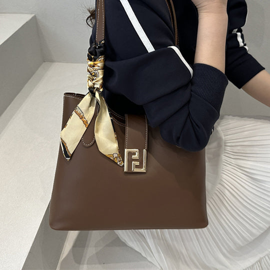 Damen Handtasche mit elegantem Knotenverschluss und modischem Halstuch Nord Taschen