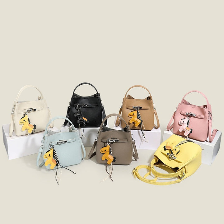 Damen Mini-Umhängetasche mit verspieltem Design und niedlichem Anhänger Nord Taschen