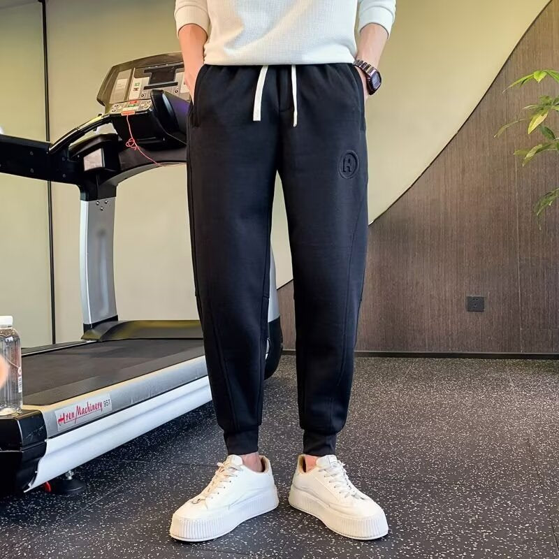 Herren Slim-Tapered Jogginghose aus Baumwollmix mit Bündchen, Tunnelzug und dezenter Logo-Applikation Nord Taschen