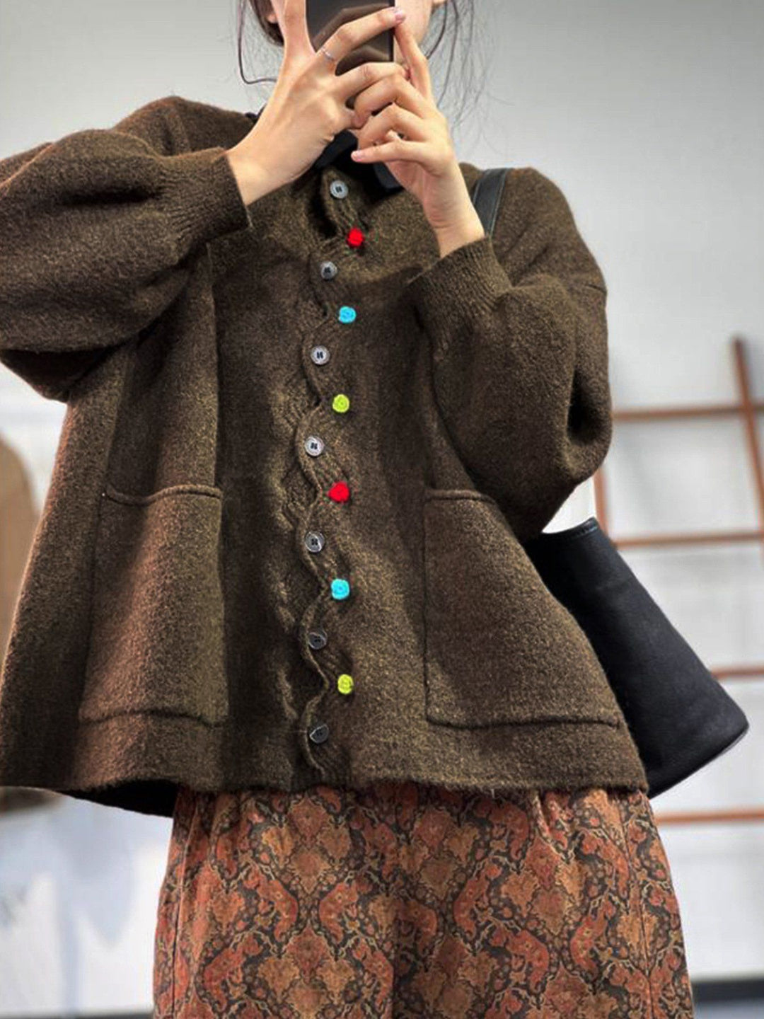 Damen Modischer Strickcardigan mit bunten Knöpfen Nord Taschen