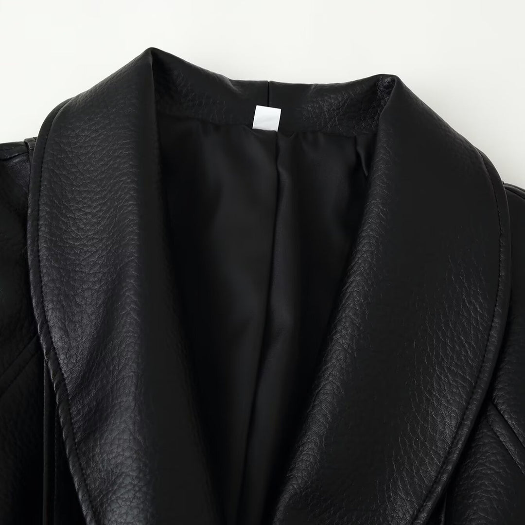 Damen Kurzblazer aus veganem Leder mit Schalkragen und Taillenbindegürtel Nord Taschen