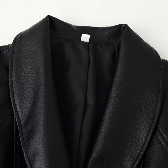 Damen Kurzblazer aus veganem Leder mit Schalkragen und Taillenbindegürtel Nord Taschen