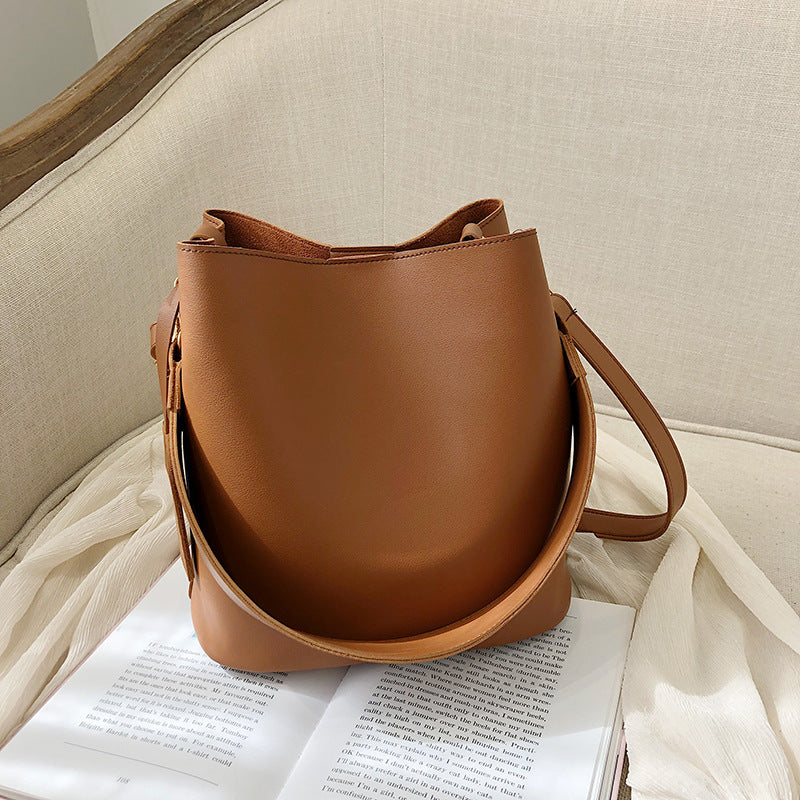 Damen Beuteltasche mit hochwertiger Kunstlederoberfläche und abnehmbarem Schulterriemen Nord Taschen