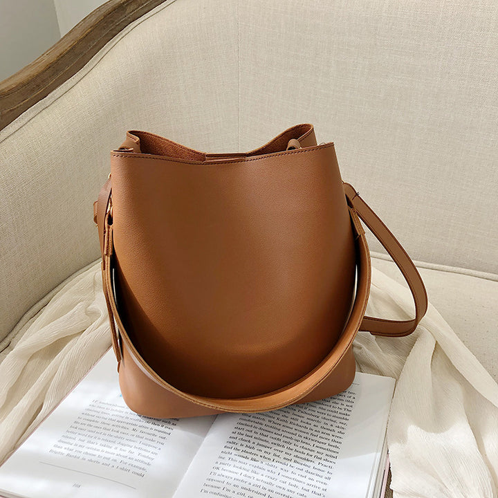 Damen Beuteltasche mit hochwertiger Kunstlederoberfläche und abnehmbarem Schulterriemen Nord Taschen