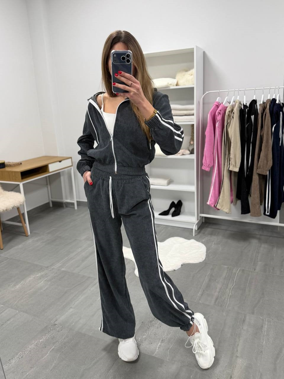 Damen Cord-Jogginganzug mit Kapuze, seitlichen Kontraststreifen, Tunnelzug und elastischen Saumbündchen Nord Taschen