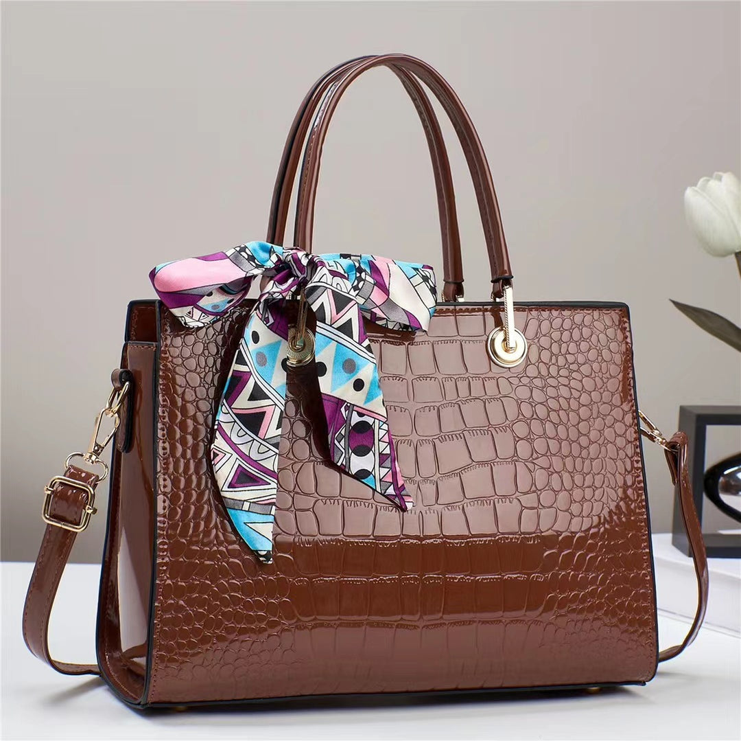 Damen elegante Handtasche mit prominenter Schlangenleder-Prägung und modischem Schal Nord Taschen