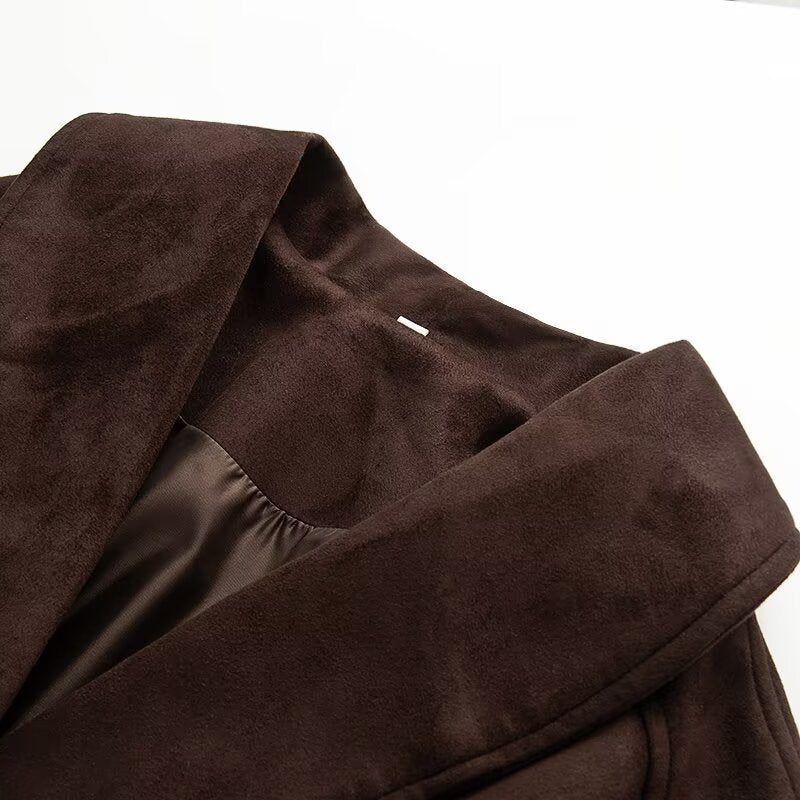 Damen 30+ taillierte Kurzjacke mit Schalkragen, Bindegürtel und Kunstvelours Nord Taschen