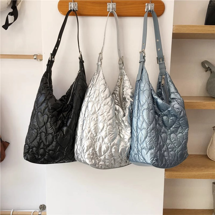 Damen Hobo-Tasche aus hochwertigem, gesteppte Kunstleder mit Herzmotiv Nord Taschen