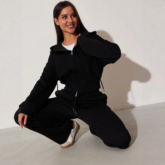 Damen kurzes Kapuzen-Zipshirt mit tailliertem Tunnelzug und weit geschnittene High-Waist-Loungehose Nord Taschen